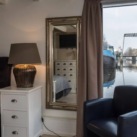 Executive Houseboat-apartment Sumatra 度假居
