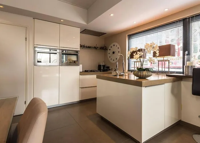 Executive Houseboat-apartment Sumatra * Ámsterdam