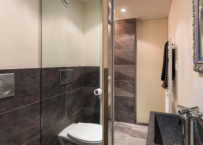 Executive Houseboat-apartment Sumatra *