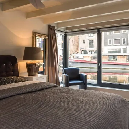 Executive Houseboat-apartment Sumatra Amsterdam