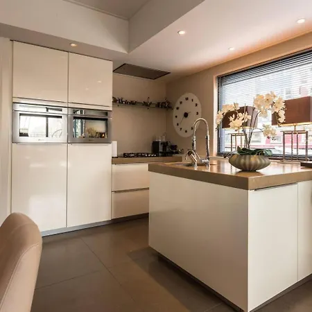 Executive Houseboat-apartment Sumatra * Amsterdam